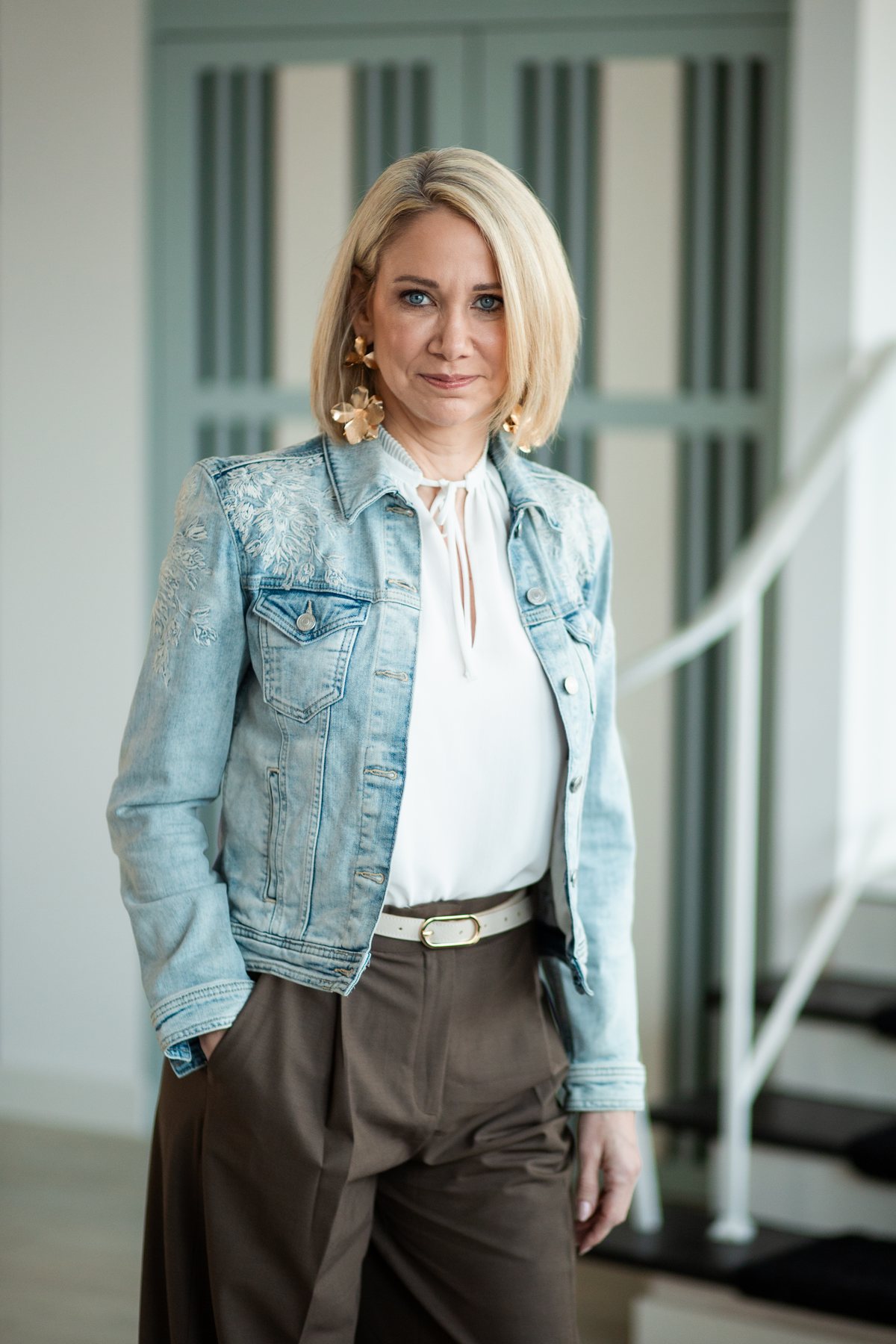 Jennifer Sohn in beratender Position im Studio